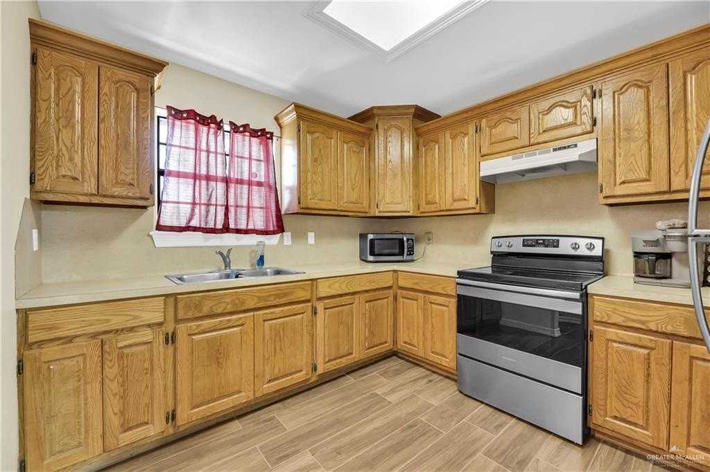 2037 Diaz Ave - Photo 5 of 11