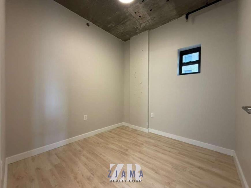 293 Hawthorne St - Photo 4 of 6