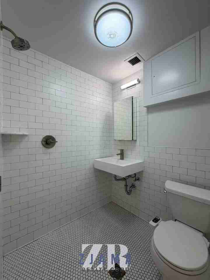 293 Hawthorne St - Photo 5 of 6