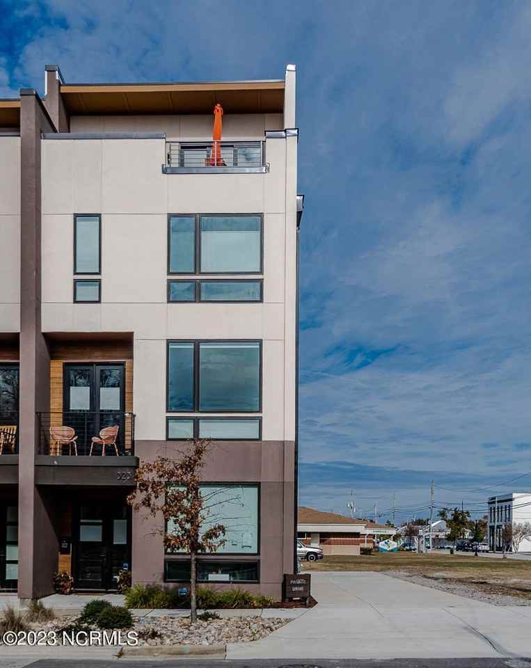 323 Bladen St - Photo 4 of 50