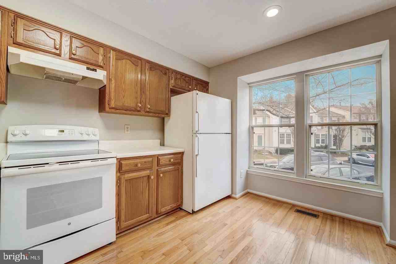 1248 QUAKER RIDGE DRIVE-1248 QUAKER RIDGE DR - Photo 2 of 18