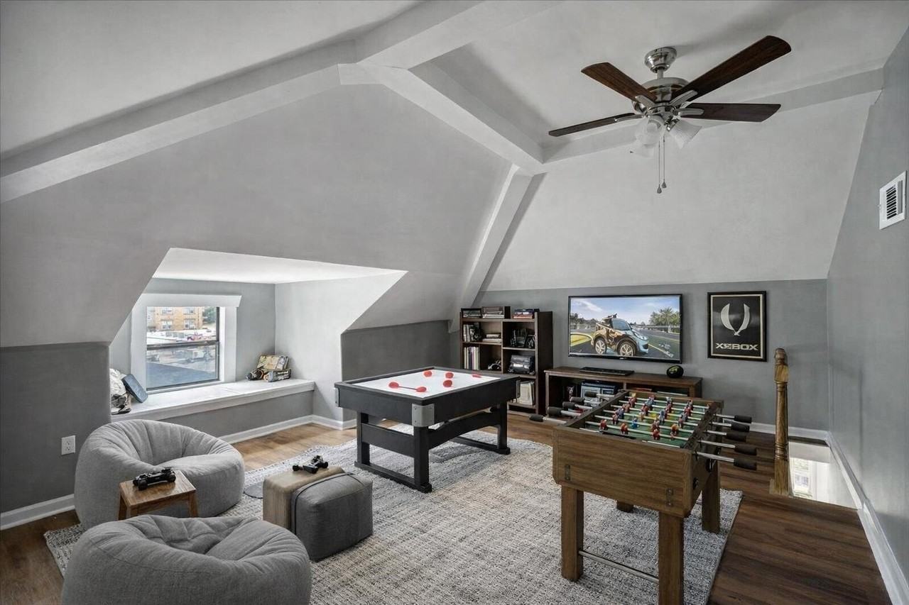 156 N Tucker St - Photo 3 of 11