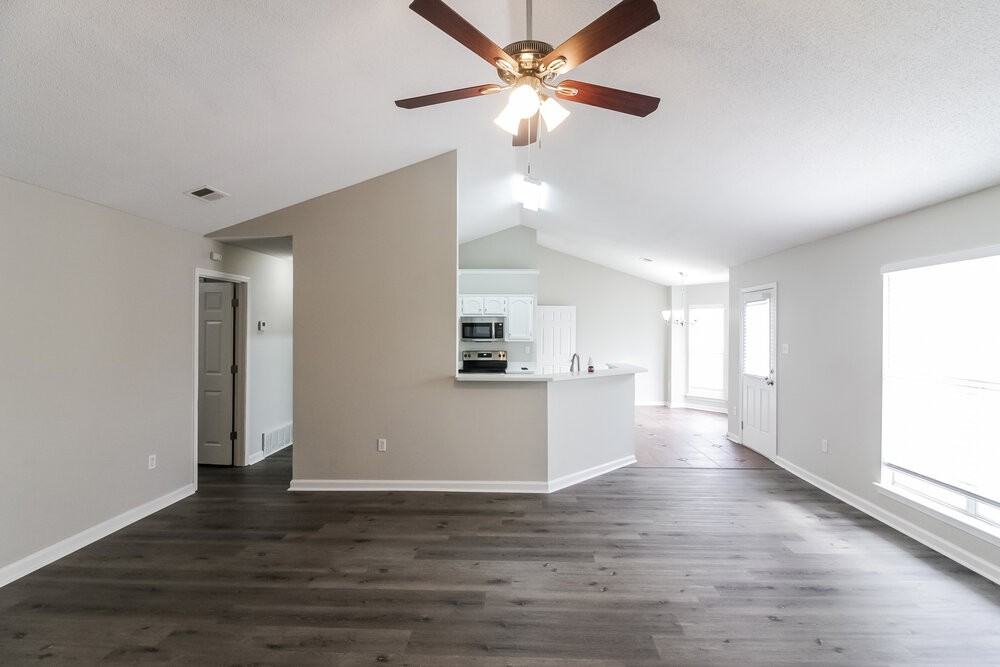 6736 Quimby Ln - Photo 3 of 16