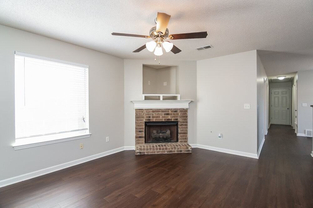 10049 Mill Hill Ave - Photo 2 of 15