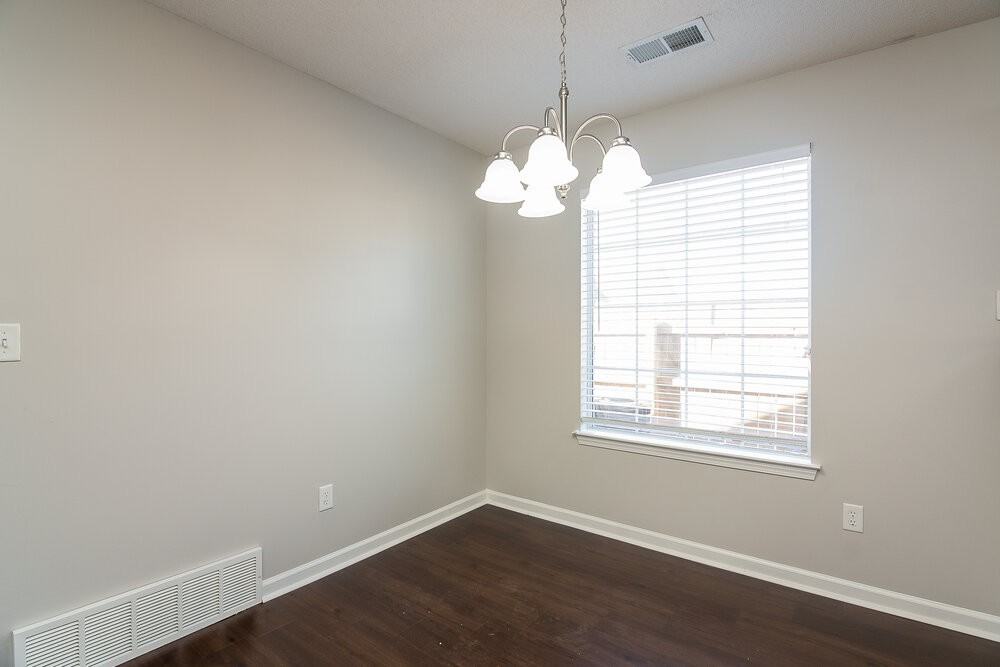 10049 Mill Hill Ave - Photo 4 of 15