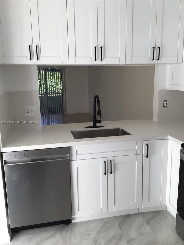 10357 Nw 8th St #105