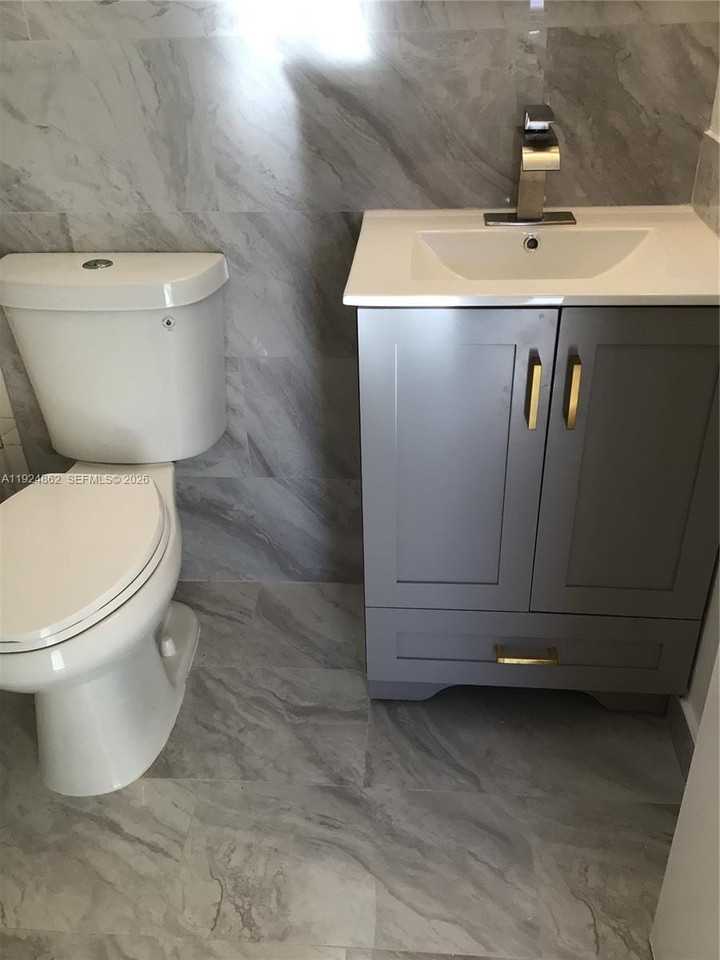 10357 Nw 8th St #105 - Photo 5 of 25