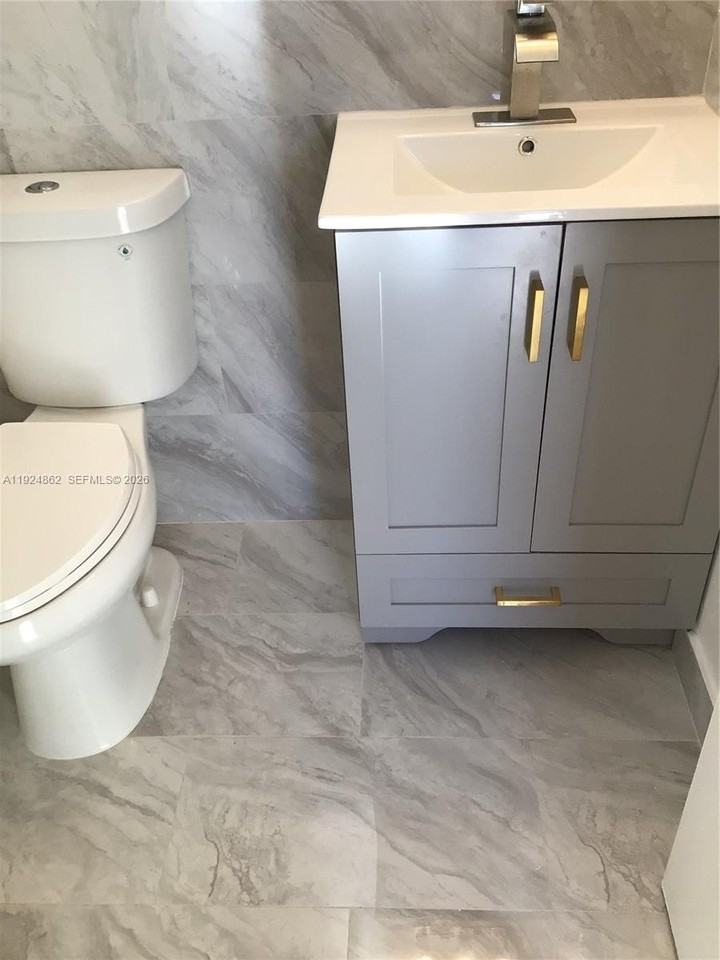 10357 Nw 8th St #105 - Photo 7 of 25