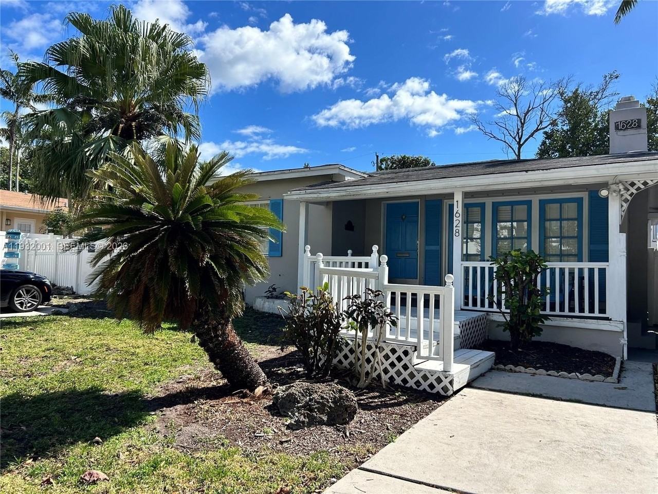 1628 Ne 4th Pl - Photo 2 of 23