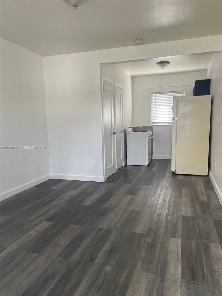 430 Sw 6th Ave #10 - Photo 2 of 8