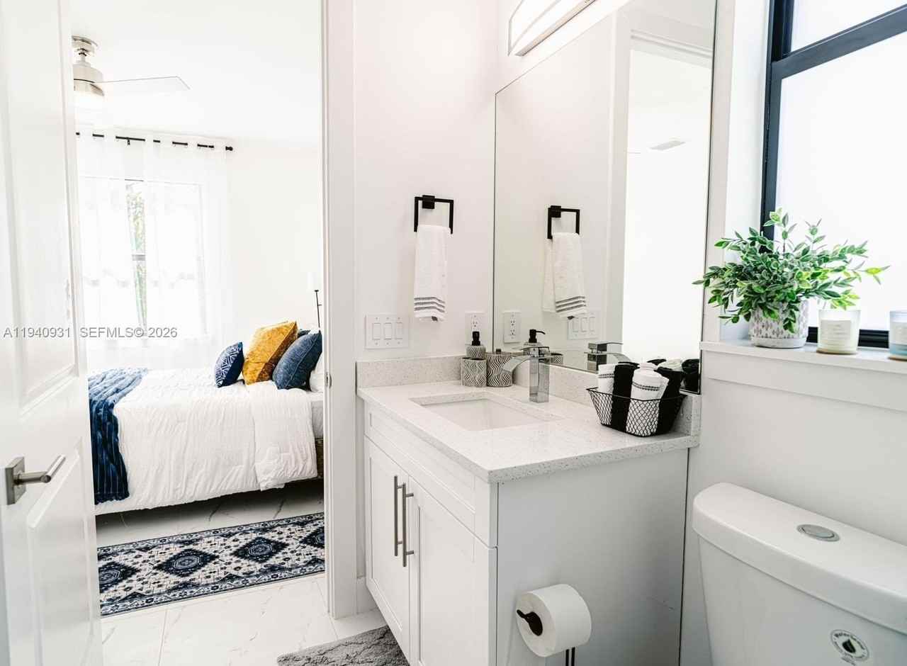 1516/1518 W 12th Street #1 - Photo 5 of 10