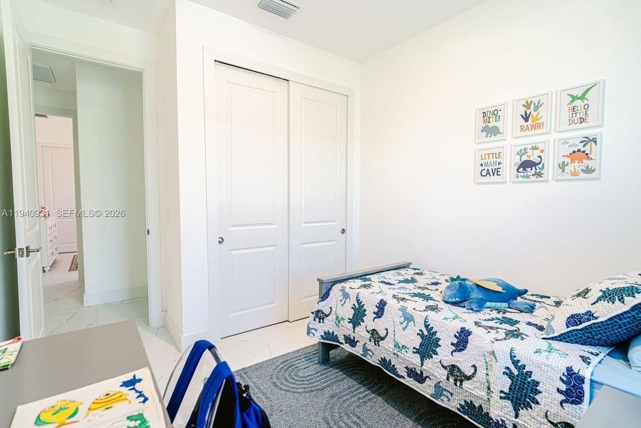 1516/1518 W 12th Street #1 - Photo 7 of 10