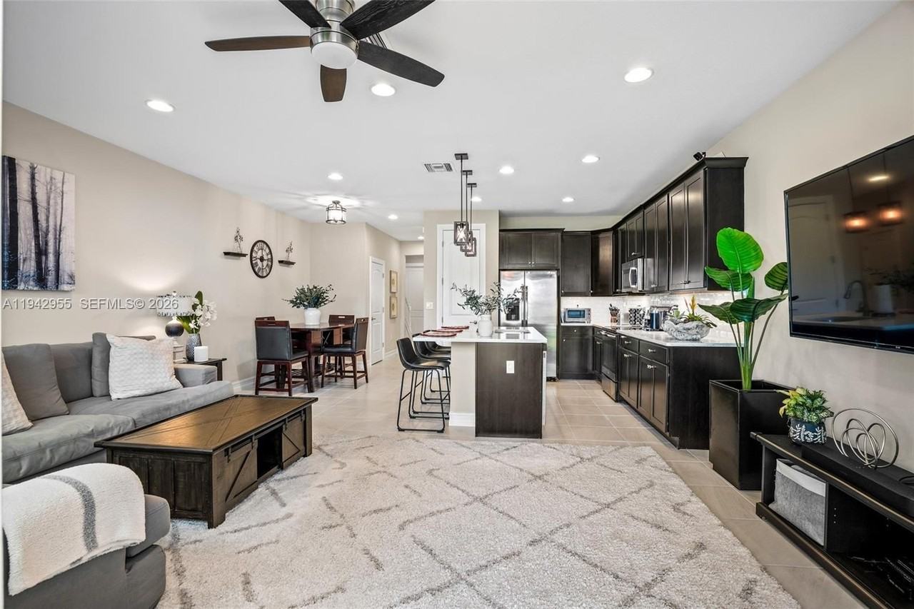 10103 Akenside Dr - Photo 2 of 36