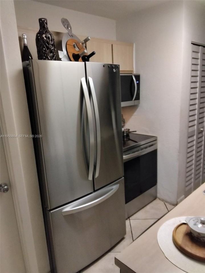 18318 Nw 68th Ave #E - Photo 2 of 5