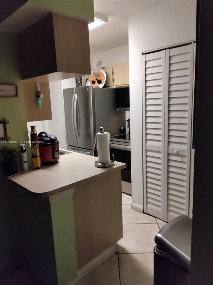 18318 Nw 68th Ave #E - Photo 3 of 5