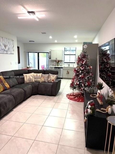 470 Ne 12th St - Photo 7 of 50