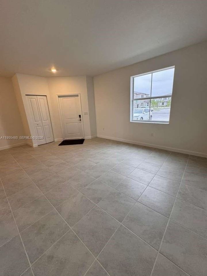 2721 Se 26th St #2721 - Photo 7 of 50