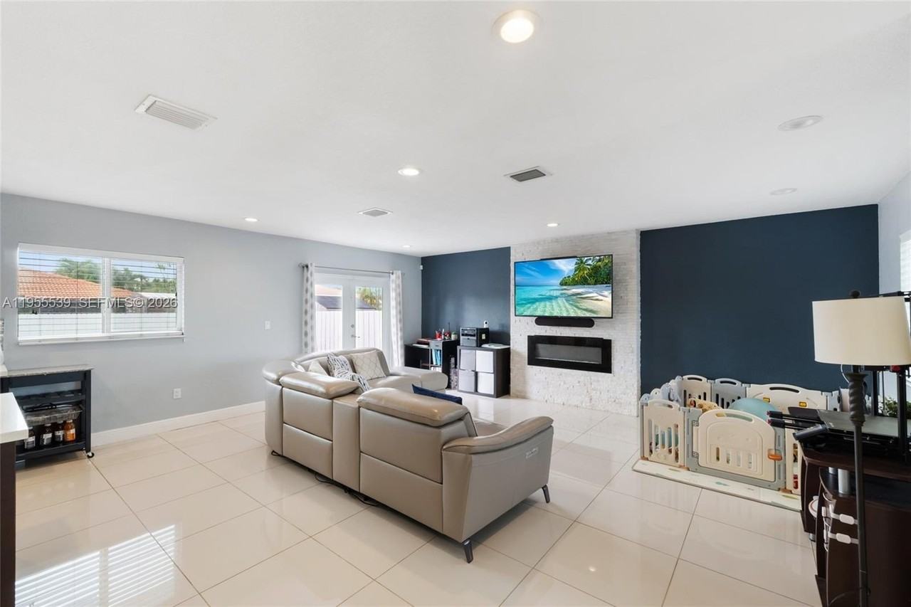 18142 Sw 113th Ave - Photo 5 of 15