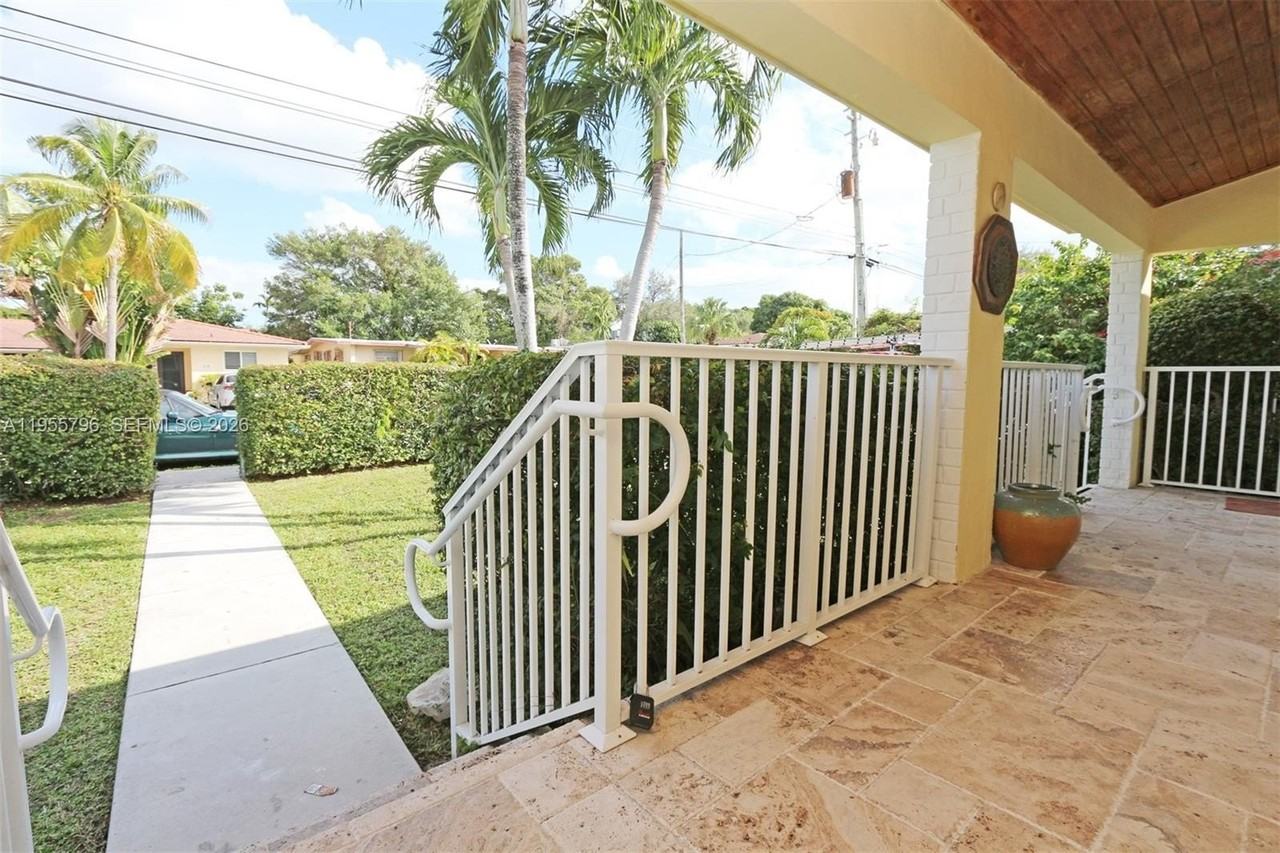 2746 Sw 32nd Ct #2746 - Photo 2 of 24