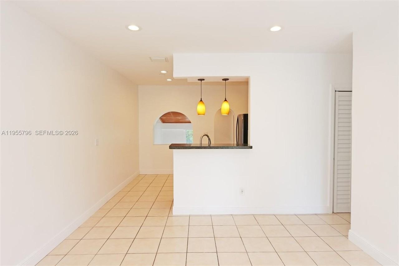 2746 Sw 32nd Ct #2746 - Photo 5 of 24