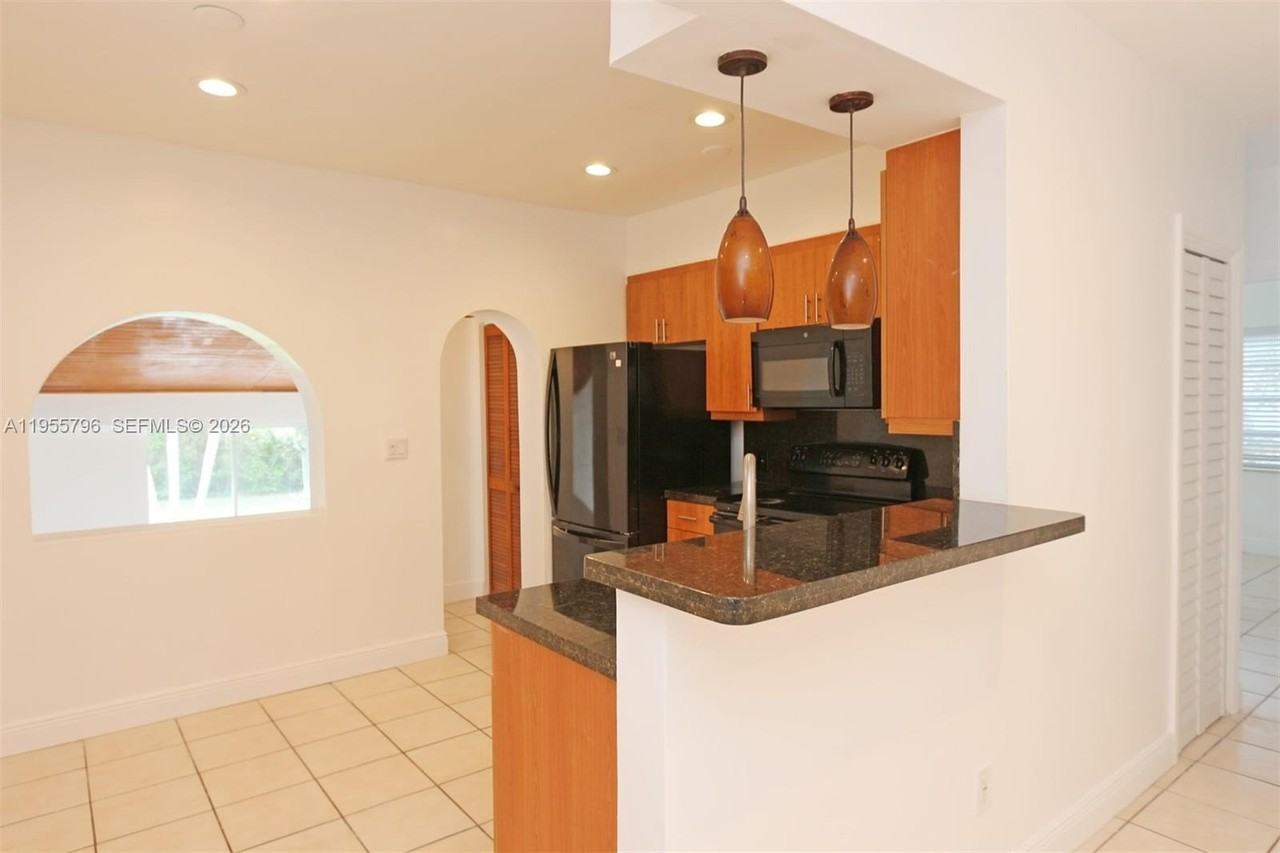 2746 Sw 32nd Ct #2746 - Photo 6 of 24