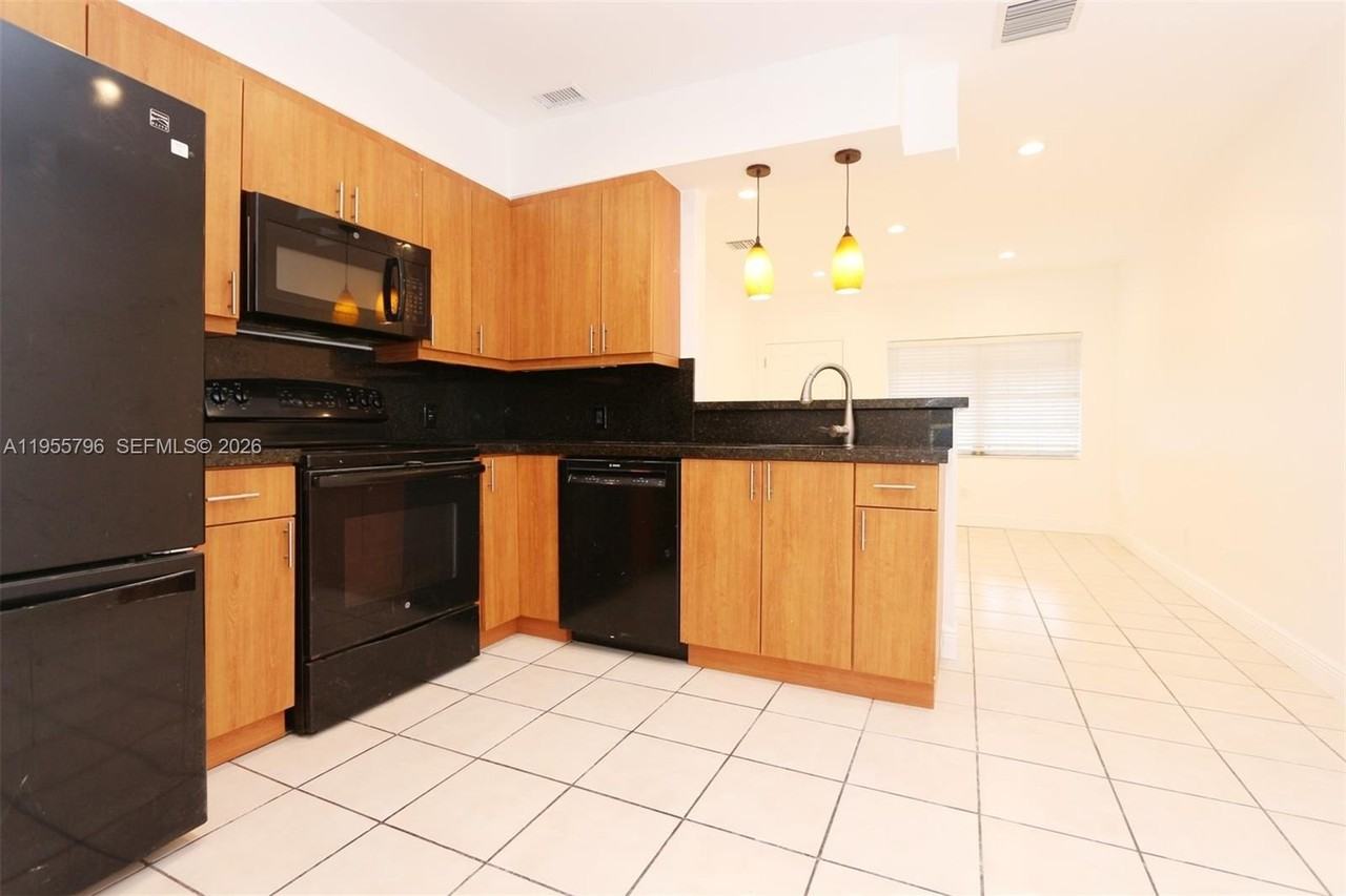 2746 Sw 32nd Ct #2746 - Photo 7 of 24