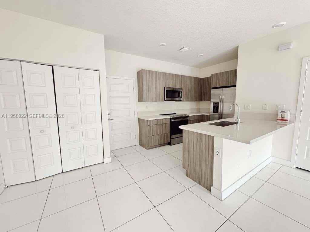 8311 Nw 49th St #8311 - Photo 4 of 31