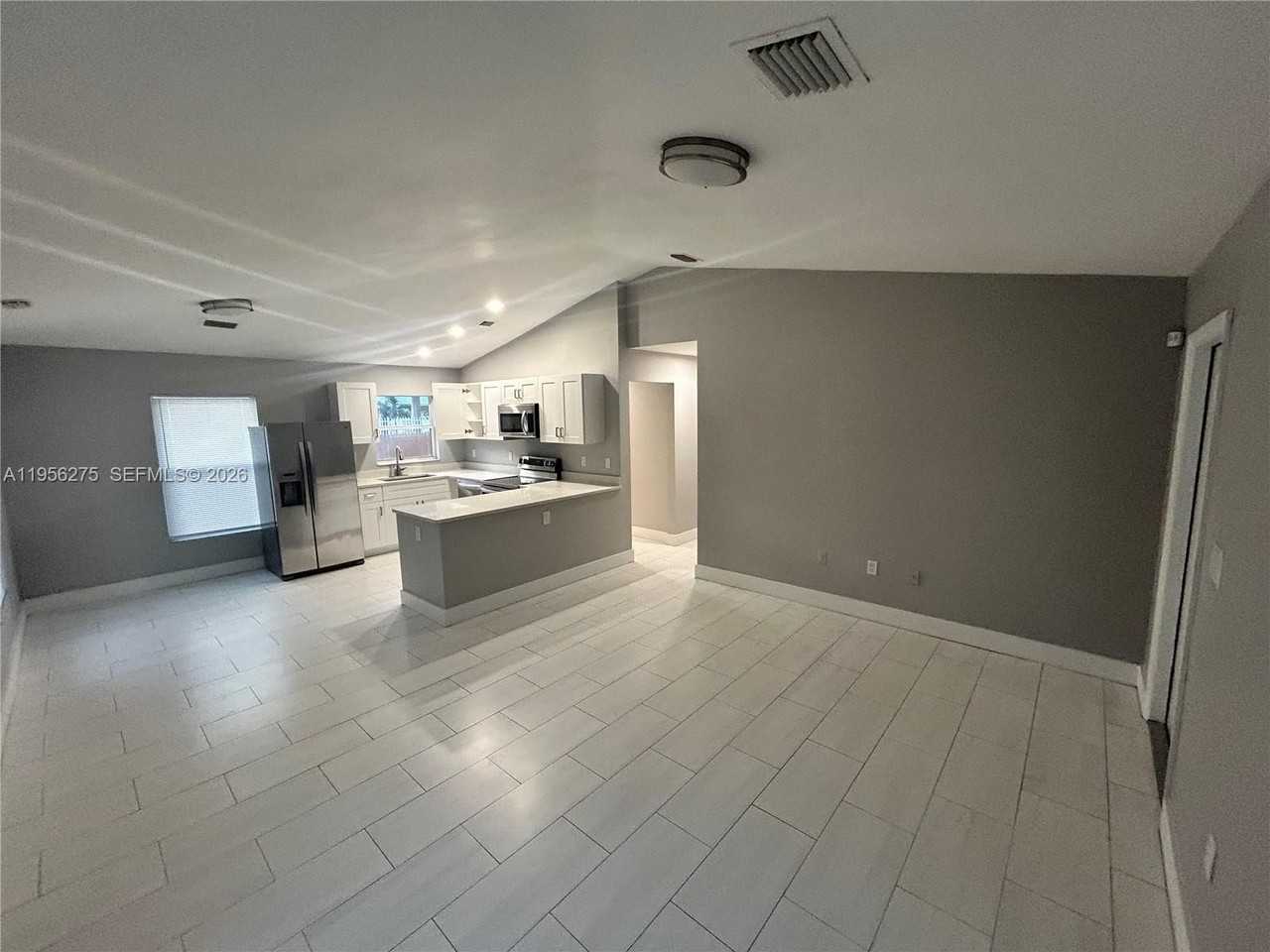 1724 Nw 1st Pl - Photo 3 of 21