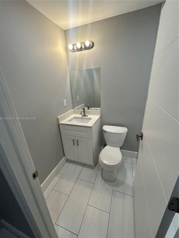 1724 Nw 1st Pl - Photo 7 of 21