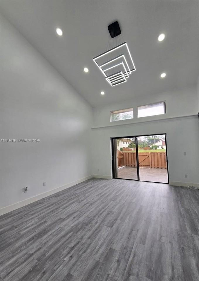 1120 Parkside Green Dr #C - Photo 4 of 30