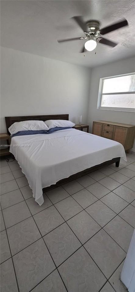 664 W 29th St #6 - Photo 5 of 17