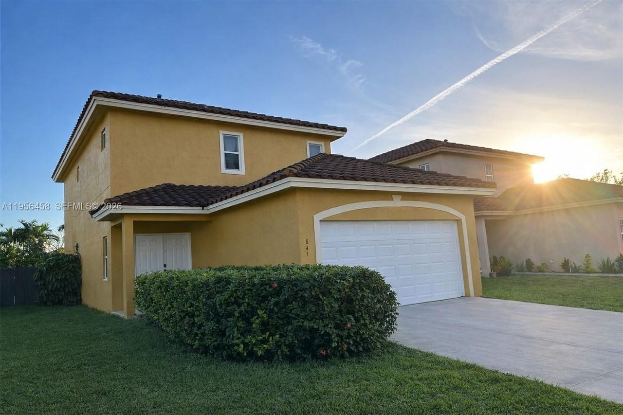 841 Sw 6th St - Photo 2 of 5