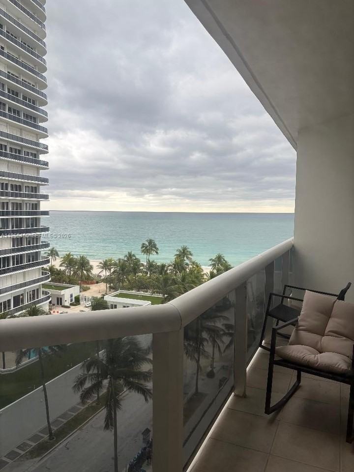 9595 Collins Ave #N8I - Photo 4 of 5