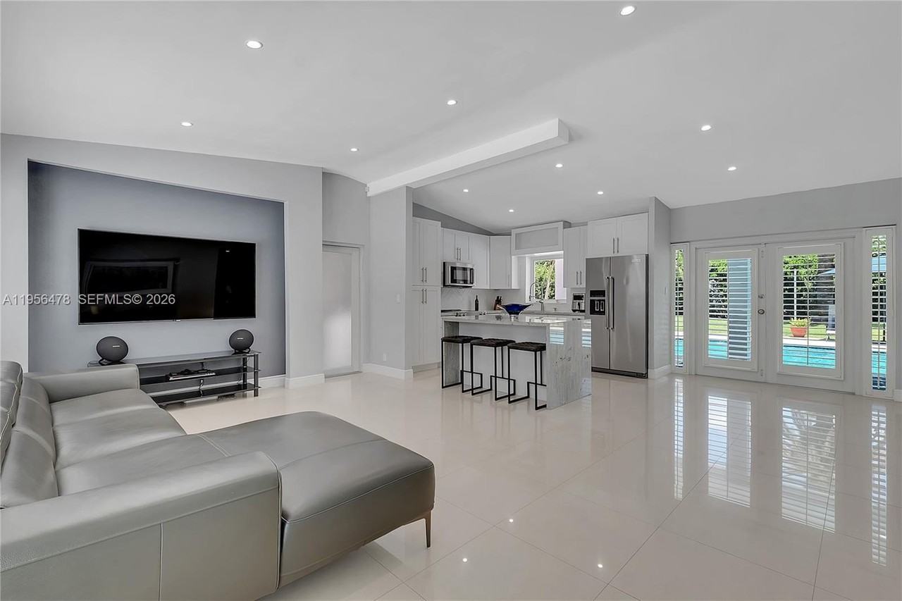 8015 Sw 136th St - Photo 4 of 40