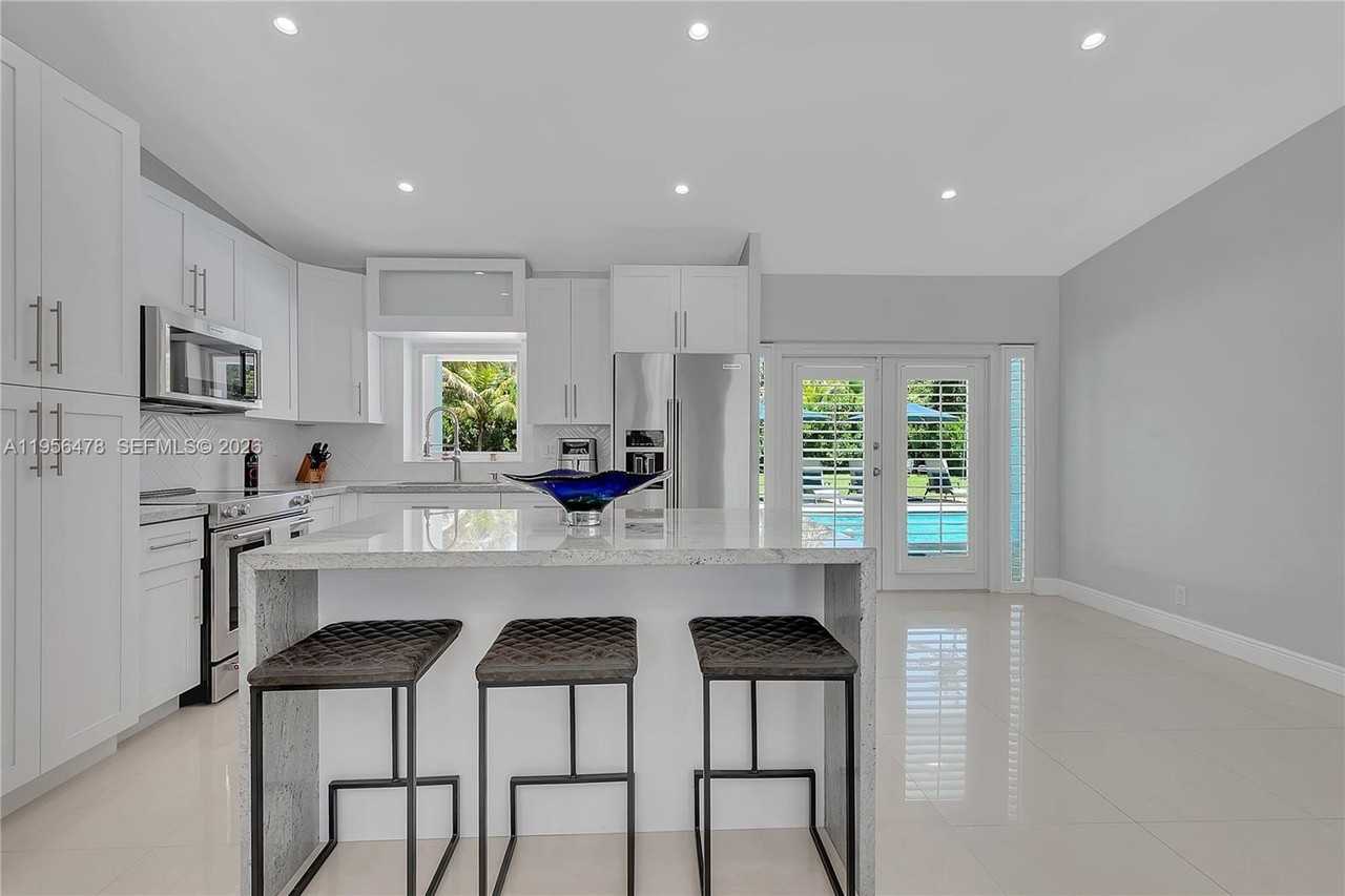 8015 Sw 136th St - Photo 6 of 40