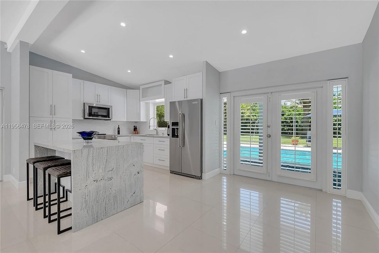 8015 Sw 136th St - Photo 7 of 40