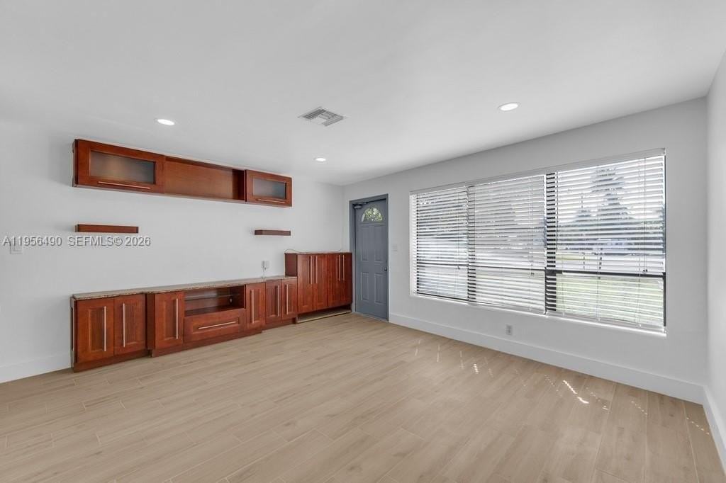 1101 Ne 24th Ct - Photo 4 of 32