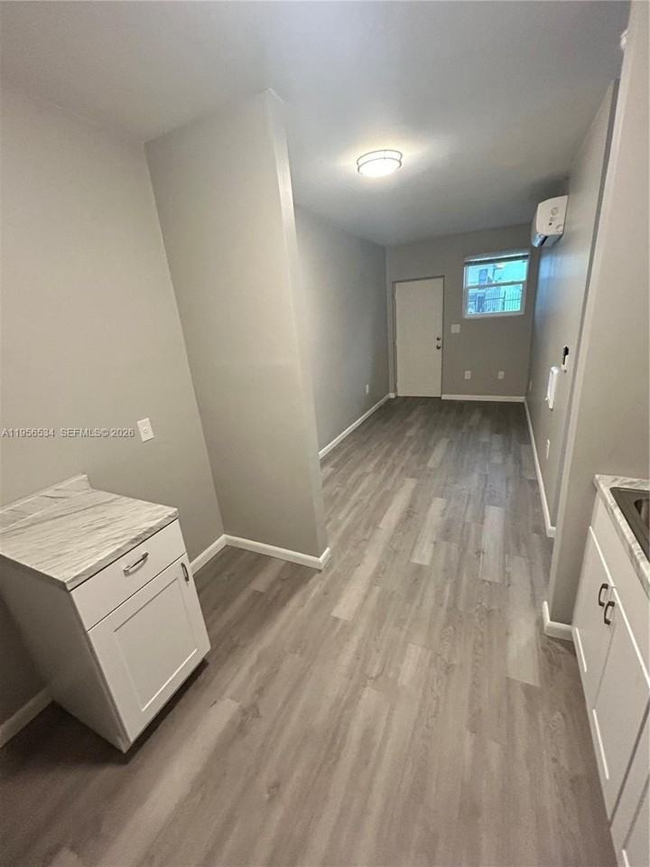 1740 Nw 1st Pl #2 - Photo 3 of 8