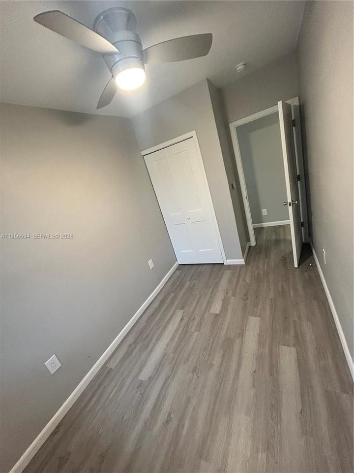 1740 Nw 1st Pl #2 - Photo 4 of 8