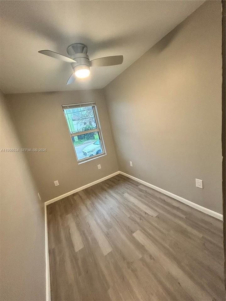 1740 Nw 1st Pl #2 - Photo 5 of 8