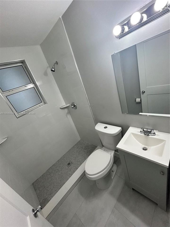 1740 Nw 1st Pl #2 - Photo 7 of 8