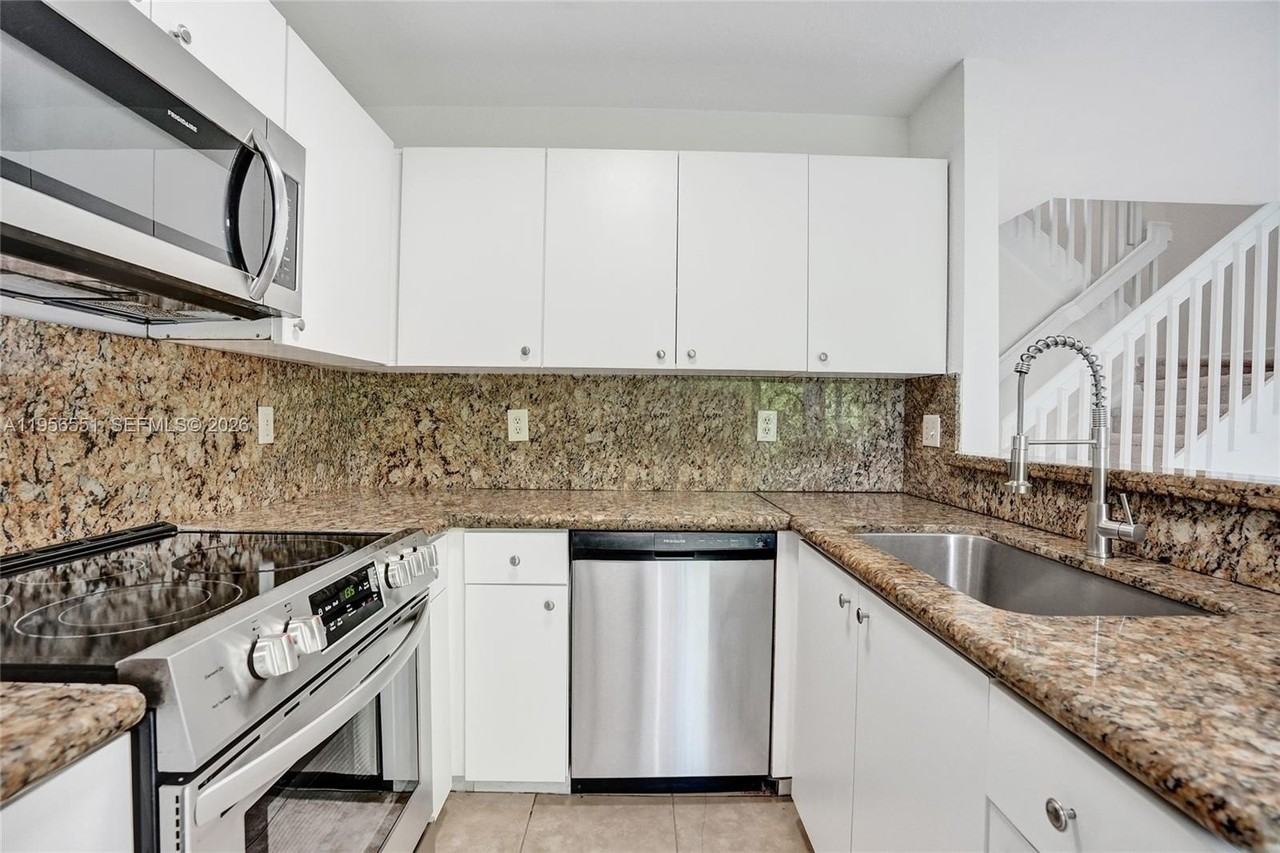 5409 Sw 41st St #5409 - Photo 2 of 46