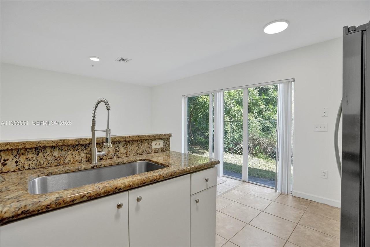 5409 Sw 41st St #5409 - Photo 4 of 46