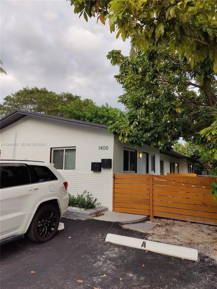 1400 Nw 2nd Ave #B - Photo 2 of 20