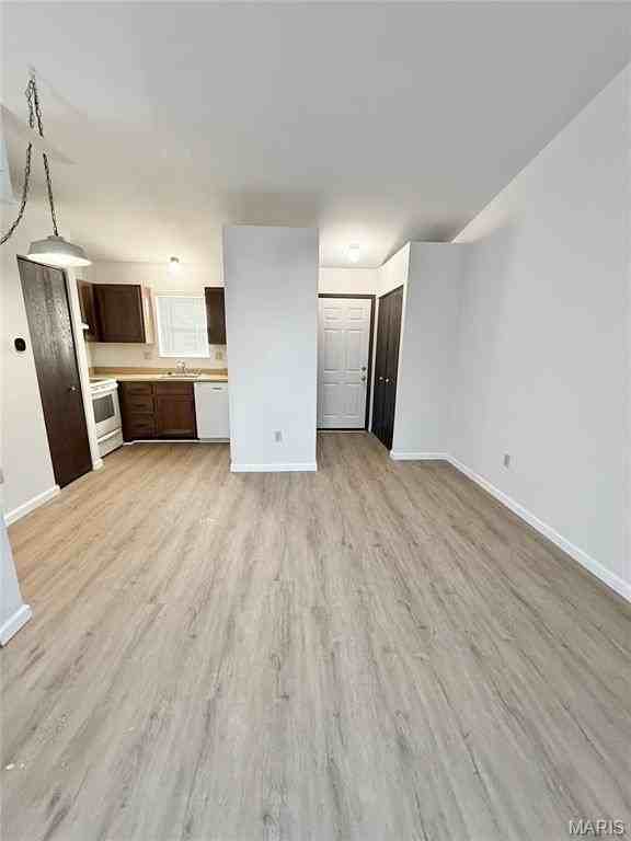 76 Peachtree Ln - Photo 4 of 11