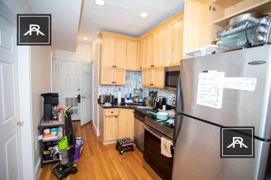71 Thatcher St - Photo 2 of 10