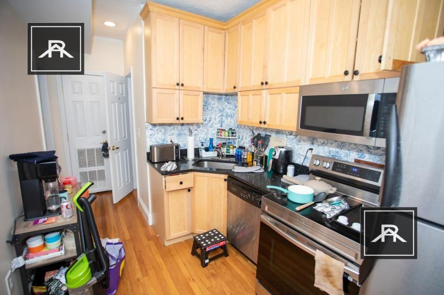 71 Thatcher St - Photo 3 of 10