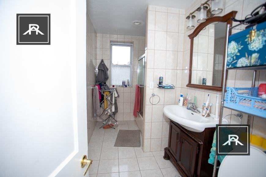 71 Thatcher St - Photo 4 of 10