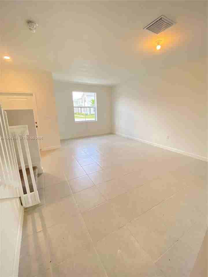 Se 19th St - Photo 3 of 8