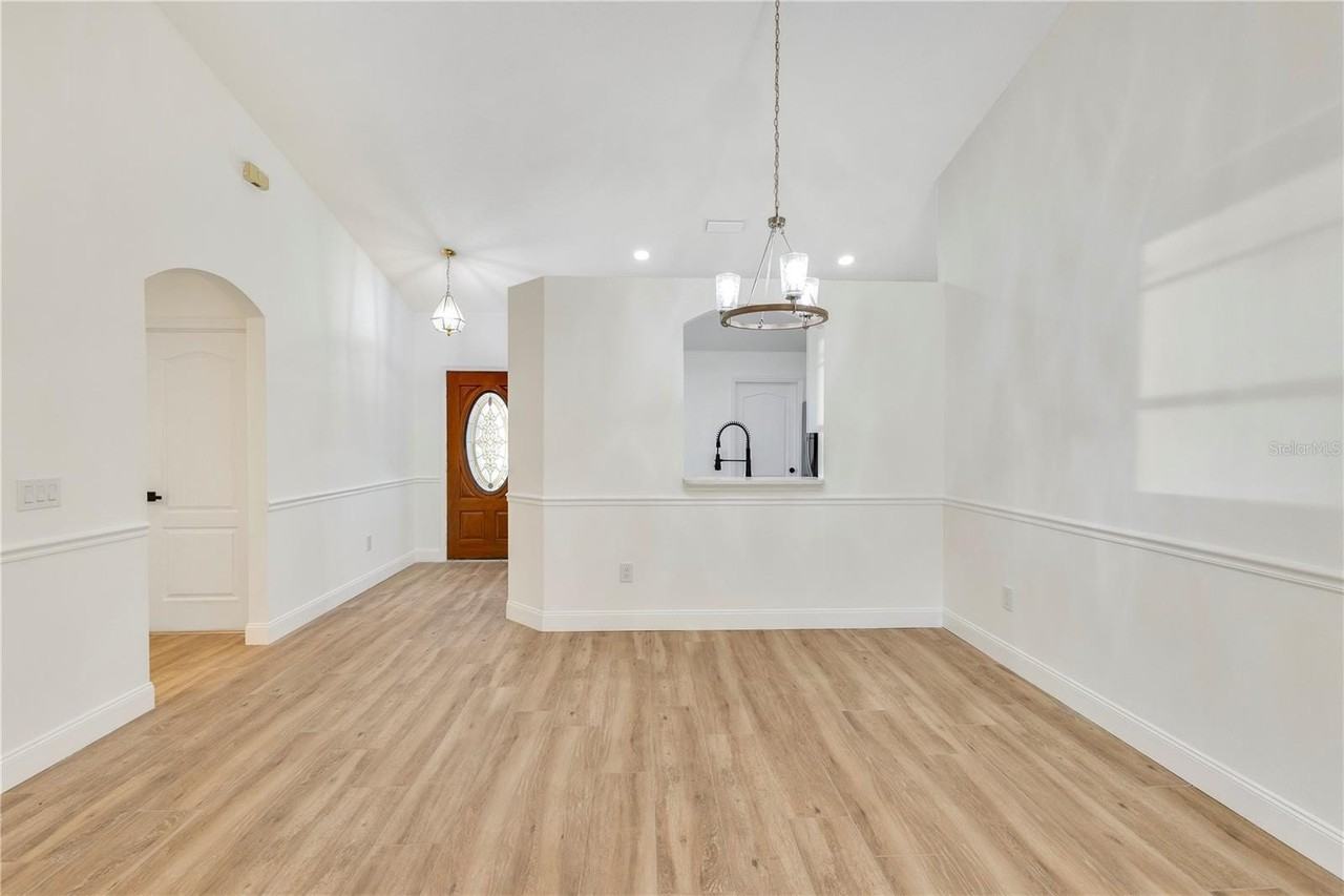 14858 Huntley Dr - Photo 4 of 40